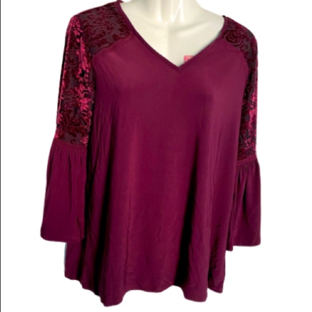 Dressbarn women bell sleeve top (M)